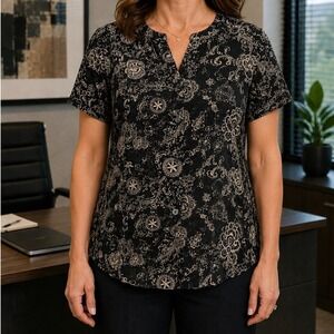 Believe Womens Size 8 Black White Paisley Floral Button Up Blouse Short Sleeve